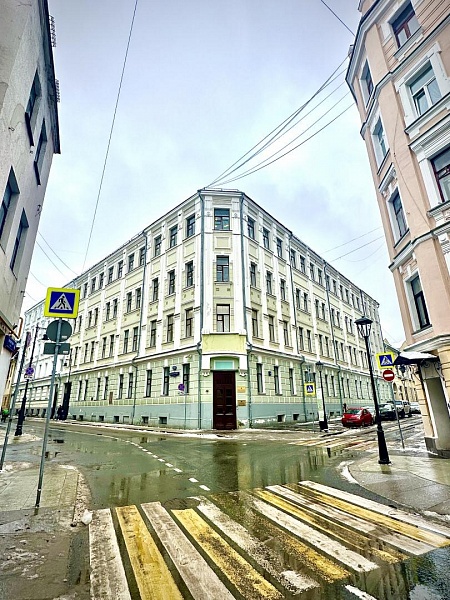 Купить  комнатную квартиру площадью 220 м² за 66000000 рублей